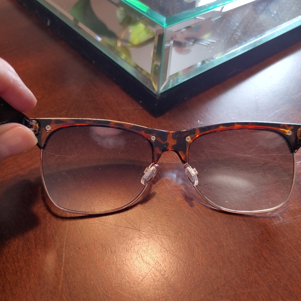Sunglasses - Picture 4 of 6